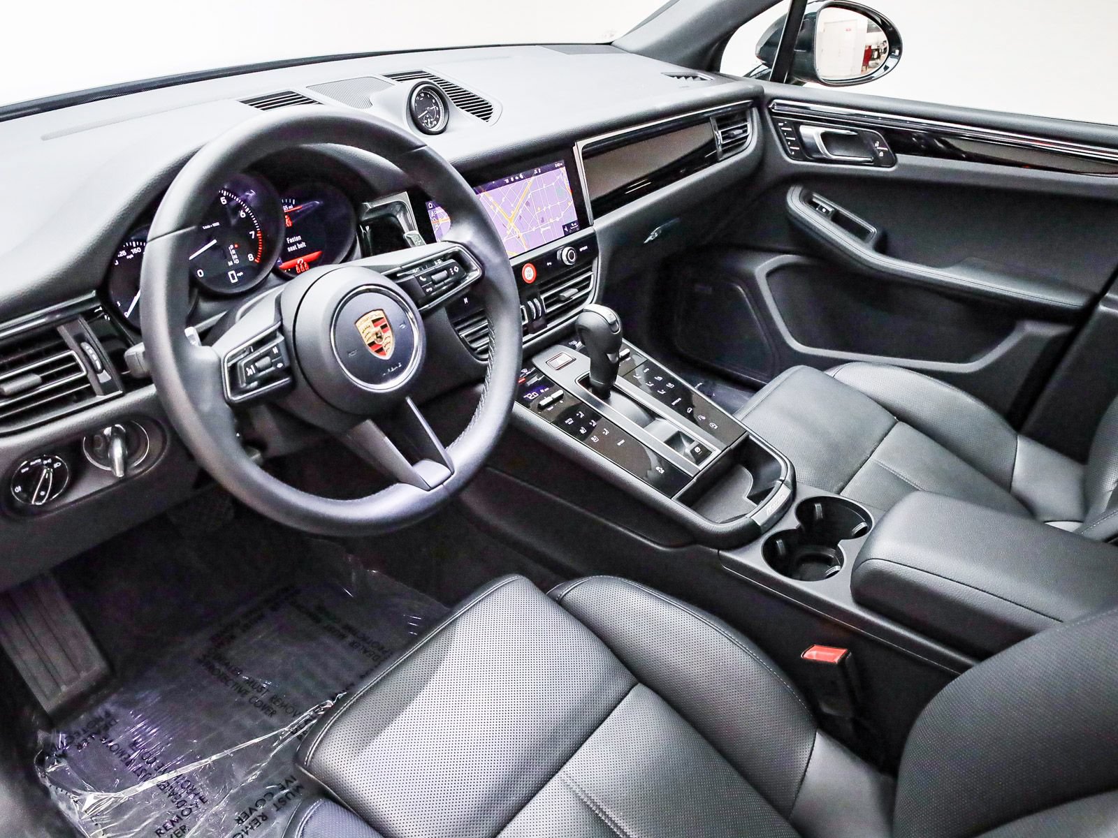 Certified 2026 Porsche Macan AWD/4WD image 4