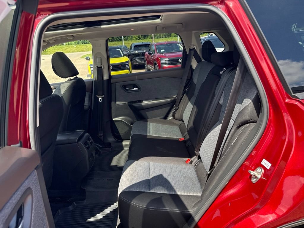 Used 2022 Nissan Rogue SV AWD/4WD image 29