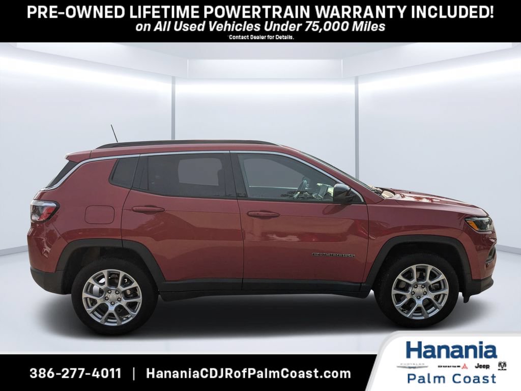 Used 2024 Jeep Compass Latitude w/ Sun and Sound Group AWD/4WD image 2