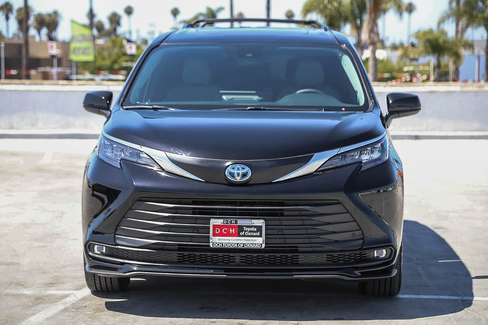 Used 2025 Toyota Sienna XLE w/ XLE Plus Package AWD/4WD image 3