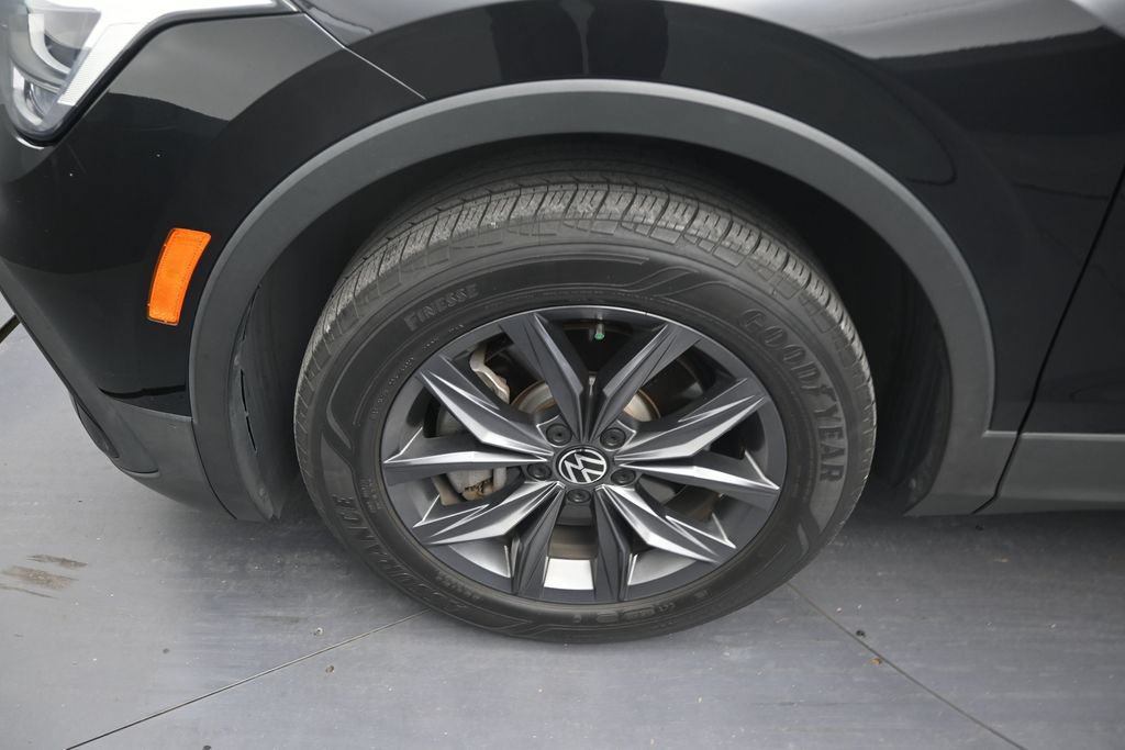 Used 2023 Volkswagen Tiguan SE FWD image 9