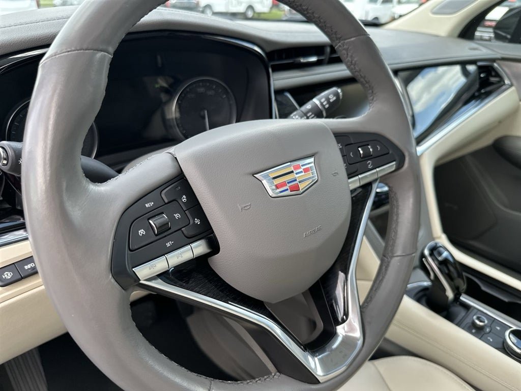 Used 2020 Cadillac XT6 Premium Luxury AWD/4WD image 14
