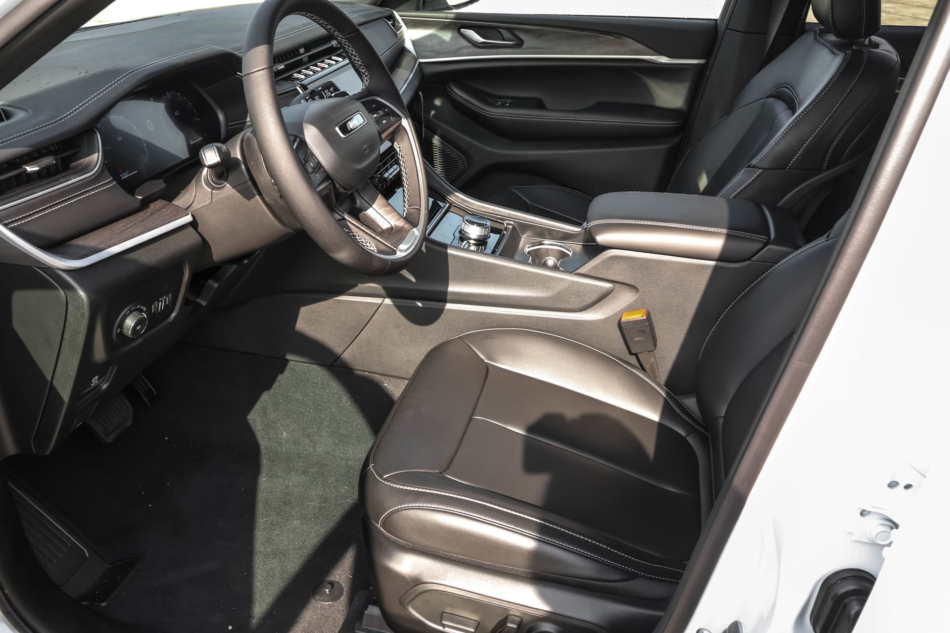 New 2025 Jeep Grand Cherokee L Limited image 5