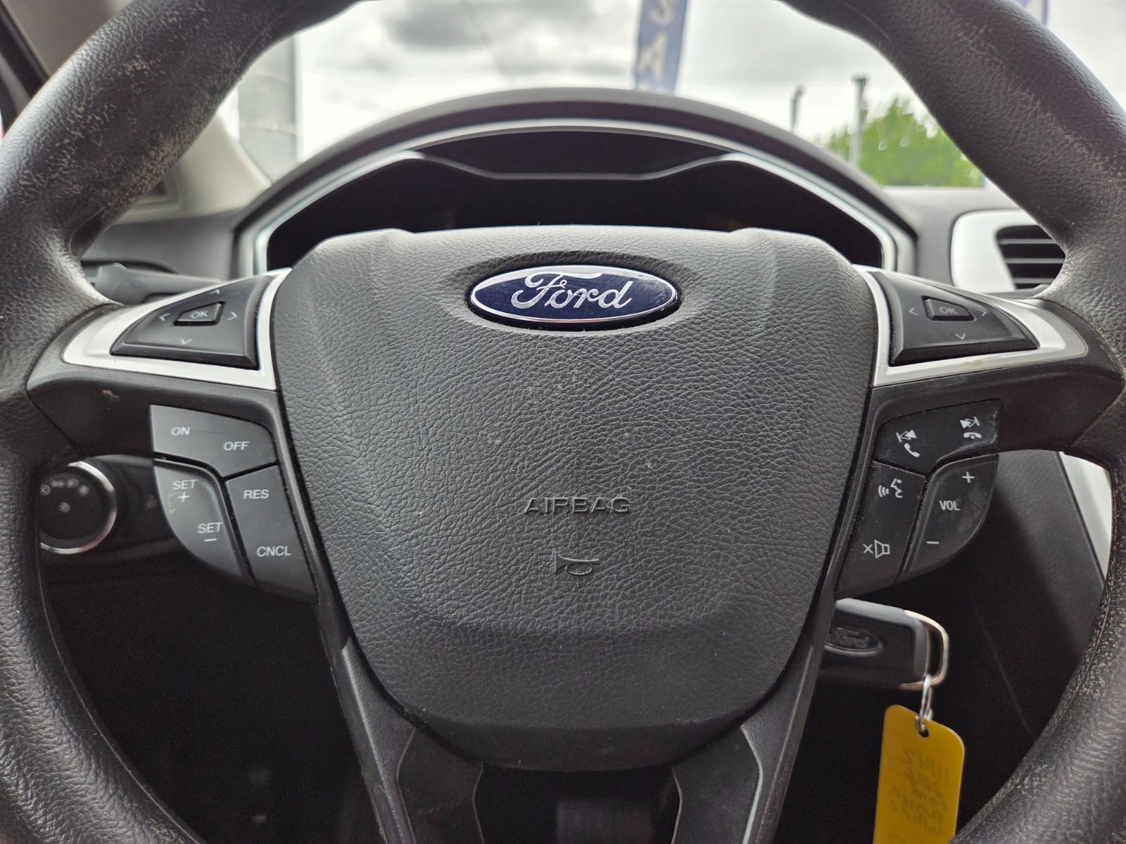 Used 2016 Ford Fusion SE FWD image 15