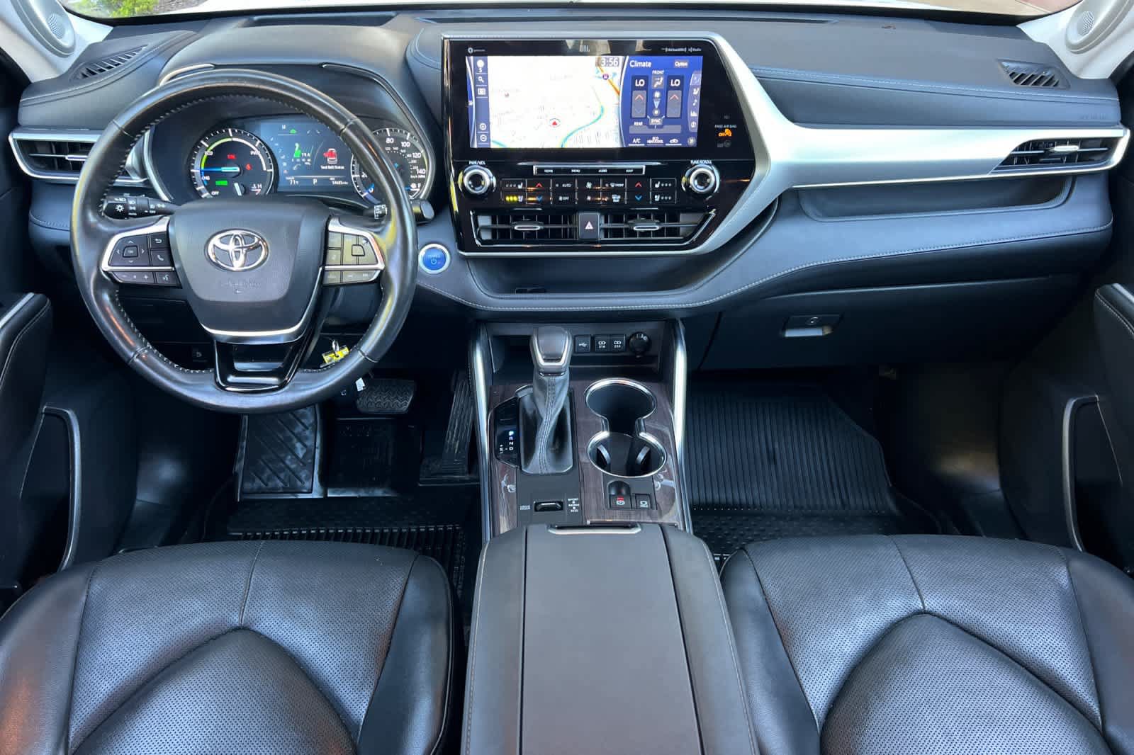 Used 2021 Toyota Highlander Platinum AWD/4WD image 3