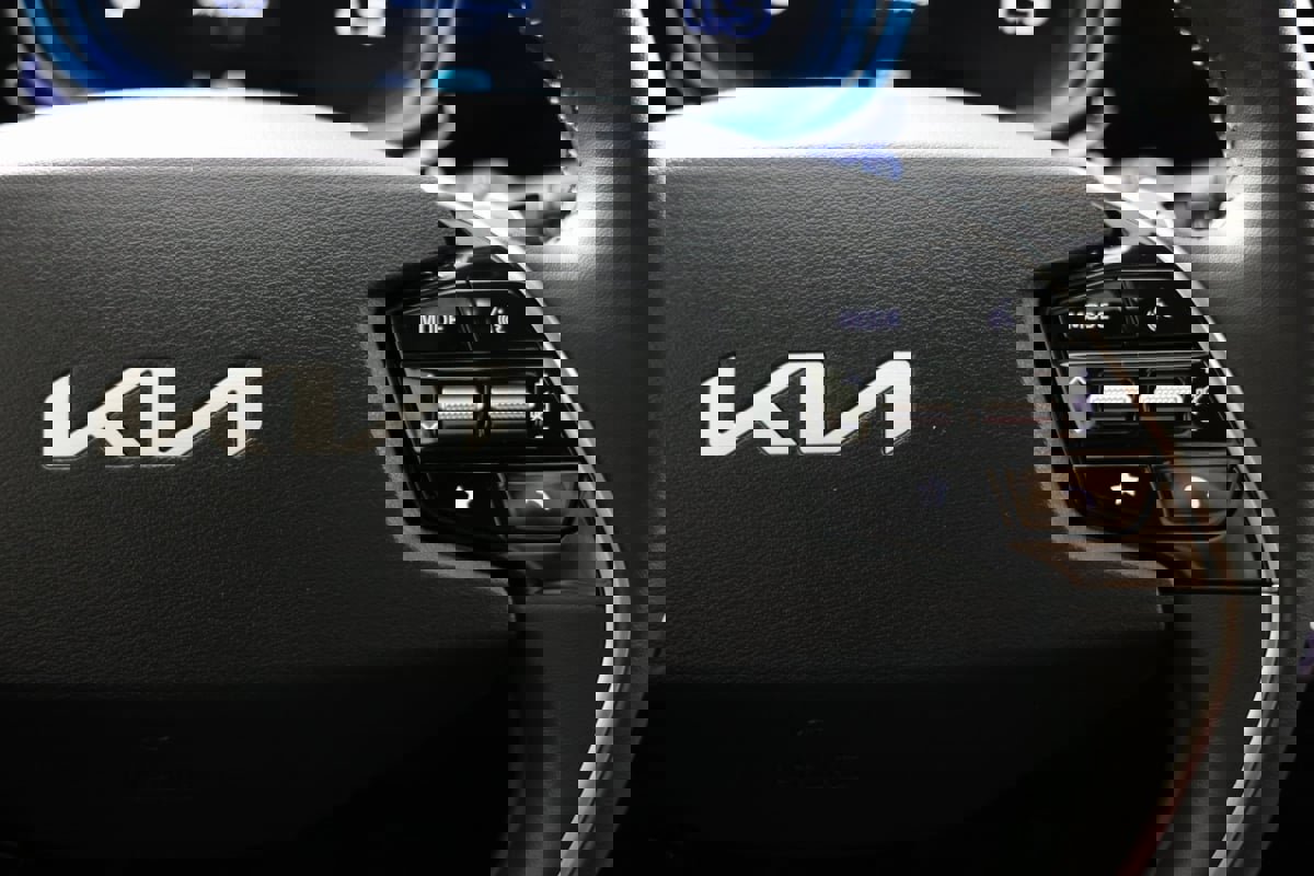 Used 2024 Kia Niro EX image 28