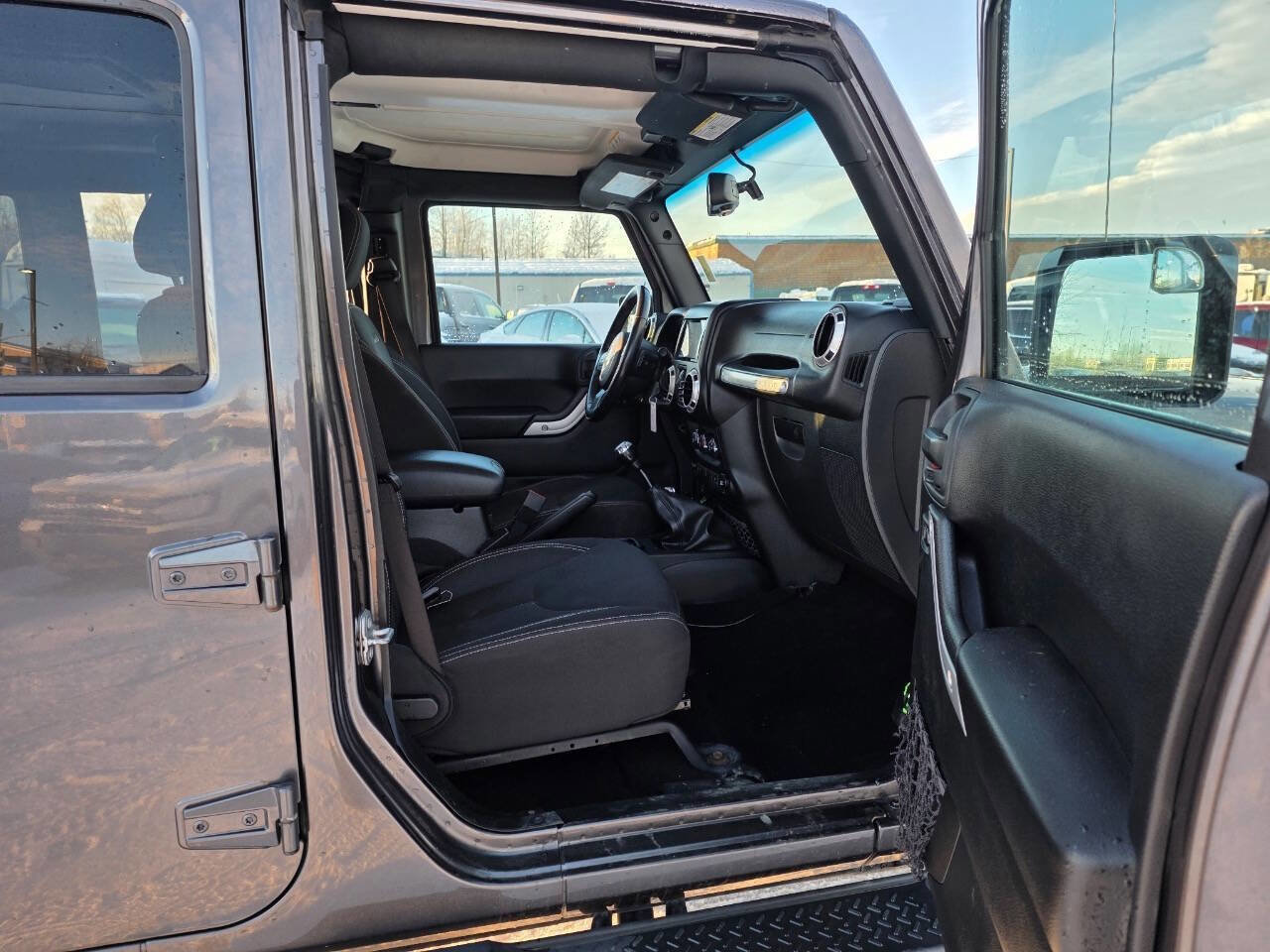 Used 2017 Jeep Wrangler Unlimited Sahara w/ Connectivity Group image 8