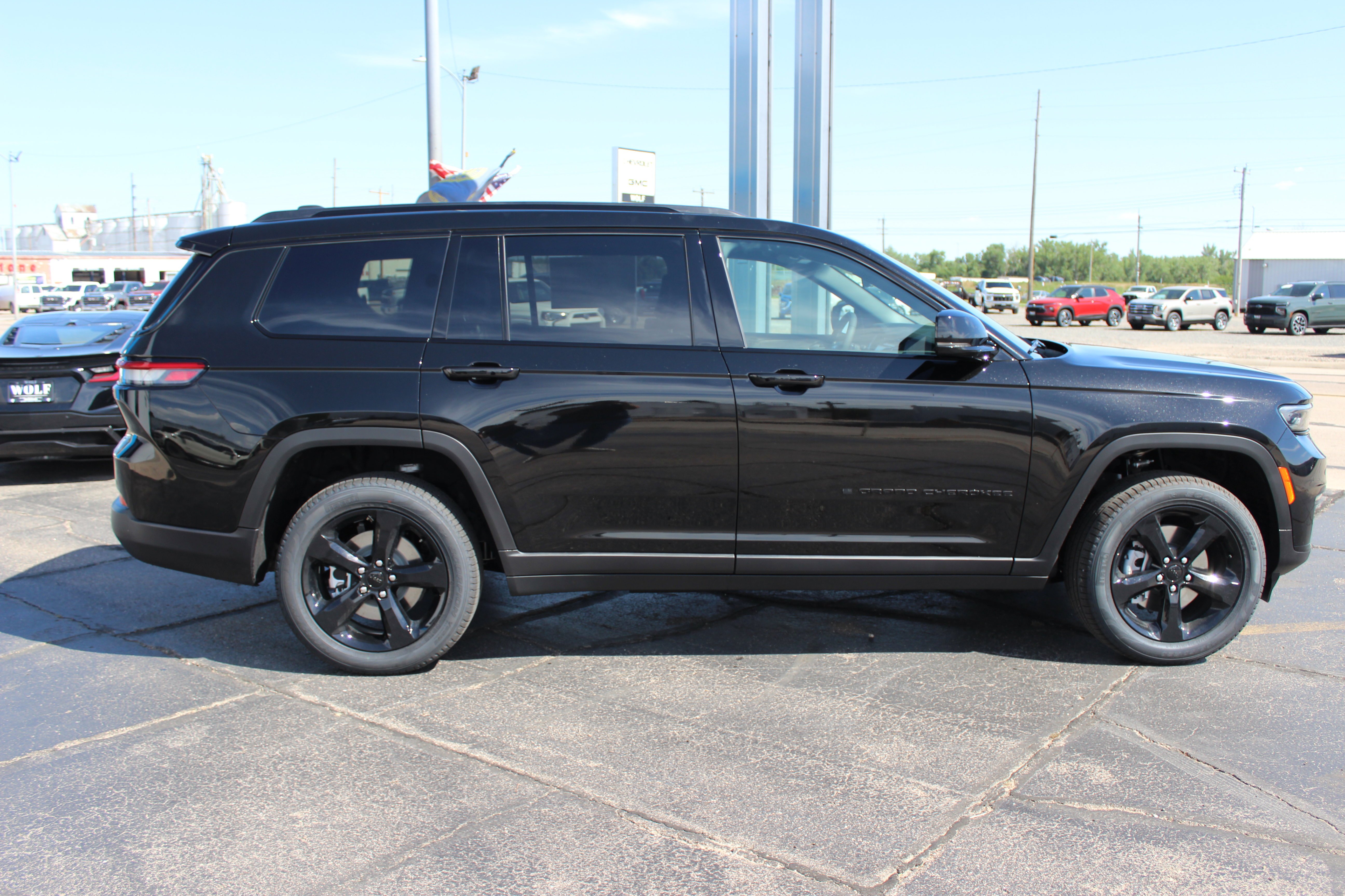 New 2025 Jeep Grand Cherokee L Limited w/ Black Appearance Package image 6