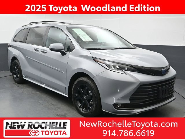 Used 2025 Toyota Sienna XLE Woodland Edition AWD/4WD image 1