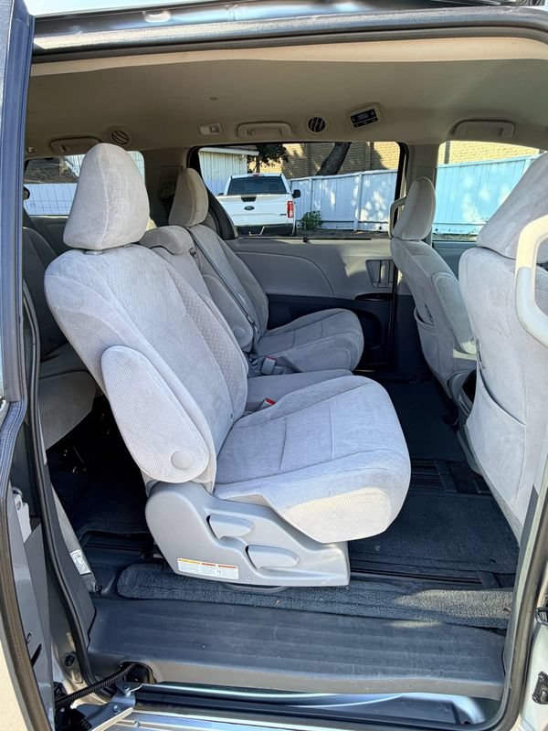 Used 2017 Toyota Sienna LE FWD image 13