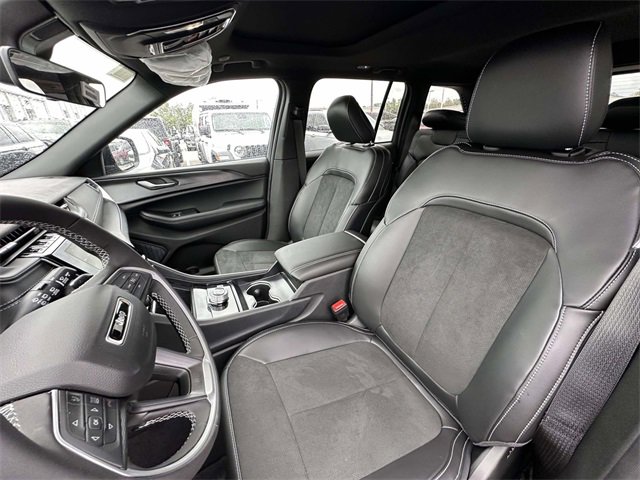 New 2025 Jeep Grand Cherokee Altitude image 5