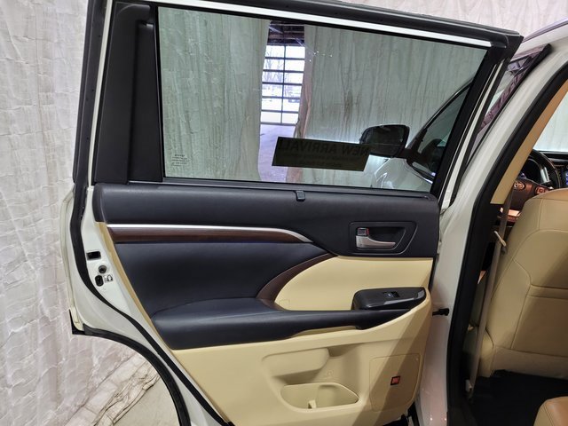 Used 2015 Toyota Highlander Limited image 54