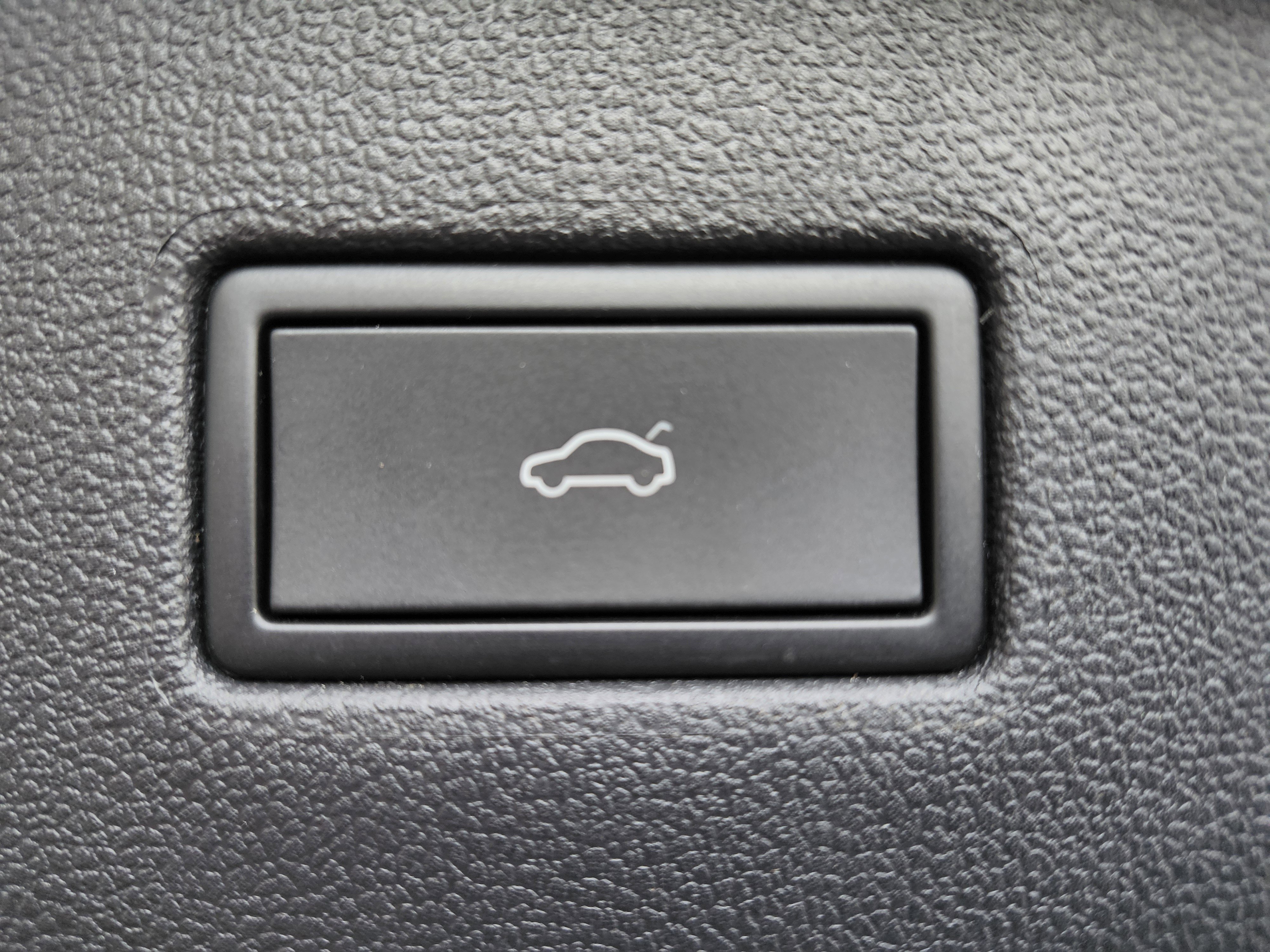 Used 2023 Volkswagen Tiguan SEL R-Line image 25