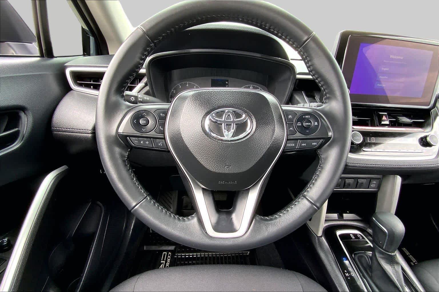 Used 2025 Toyota Corolla Cross LE FWD image 6