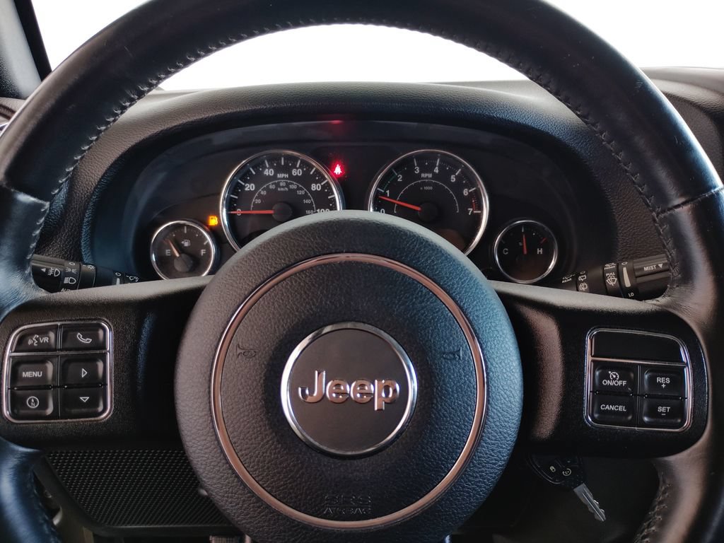 Used 2015 Jeep Wrangler Unlimited Rubicon w/ Connectivity Group AWD/4WD image 28