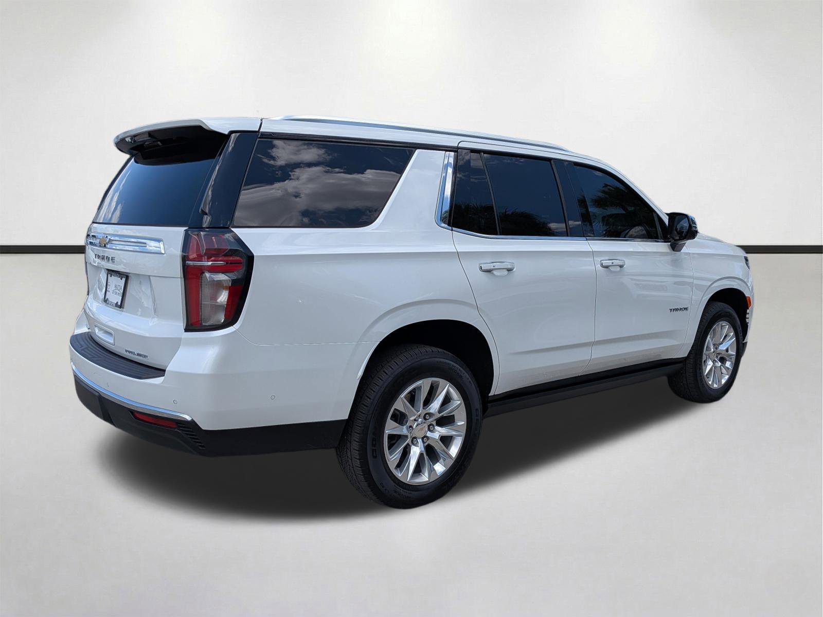 Used 2024 Chevrolet Tahoe Premier w/ Advanced Technology Package RWD image 4