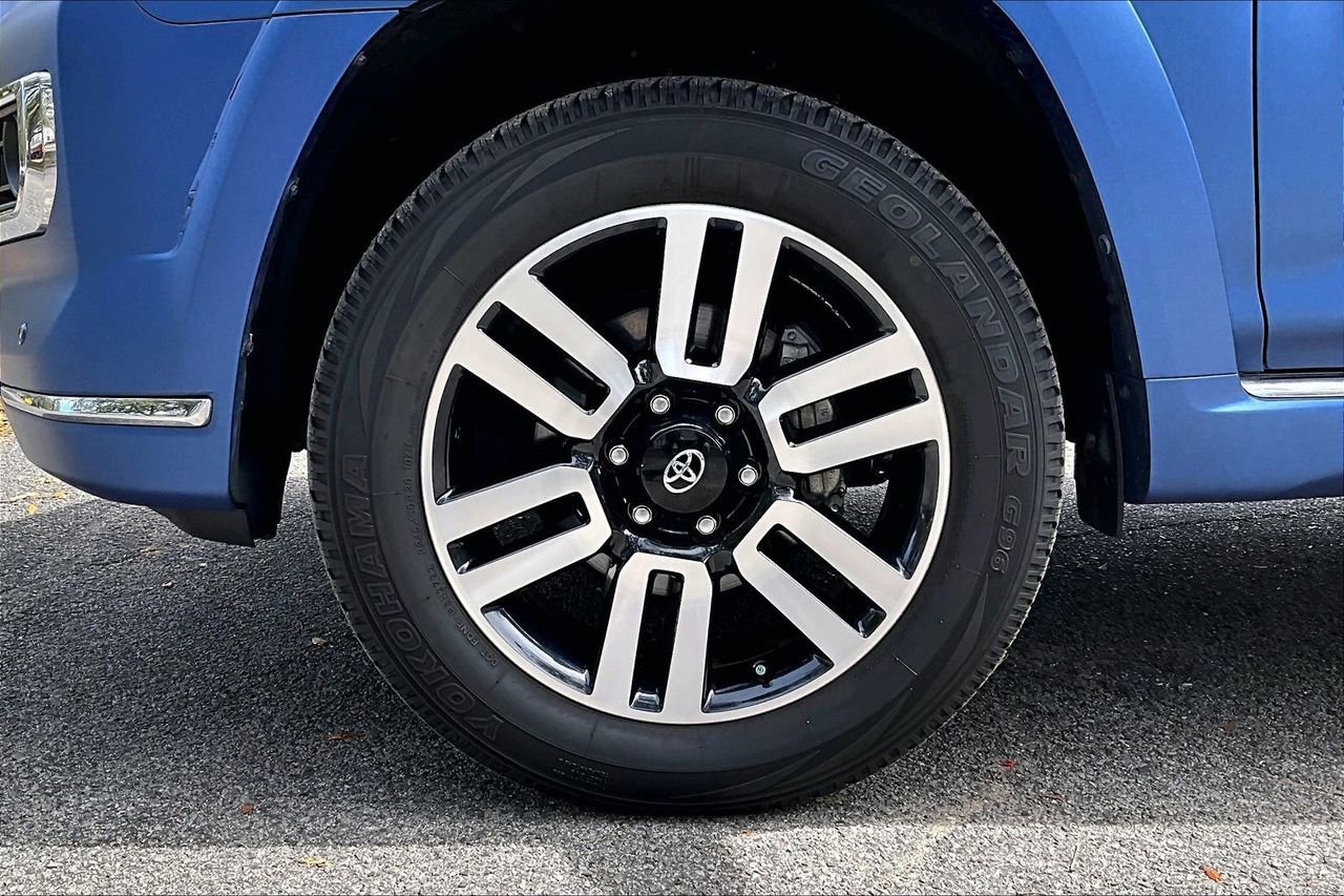 Used 2022 Toyota 4Runner Limited AWD/4WD image 33