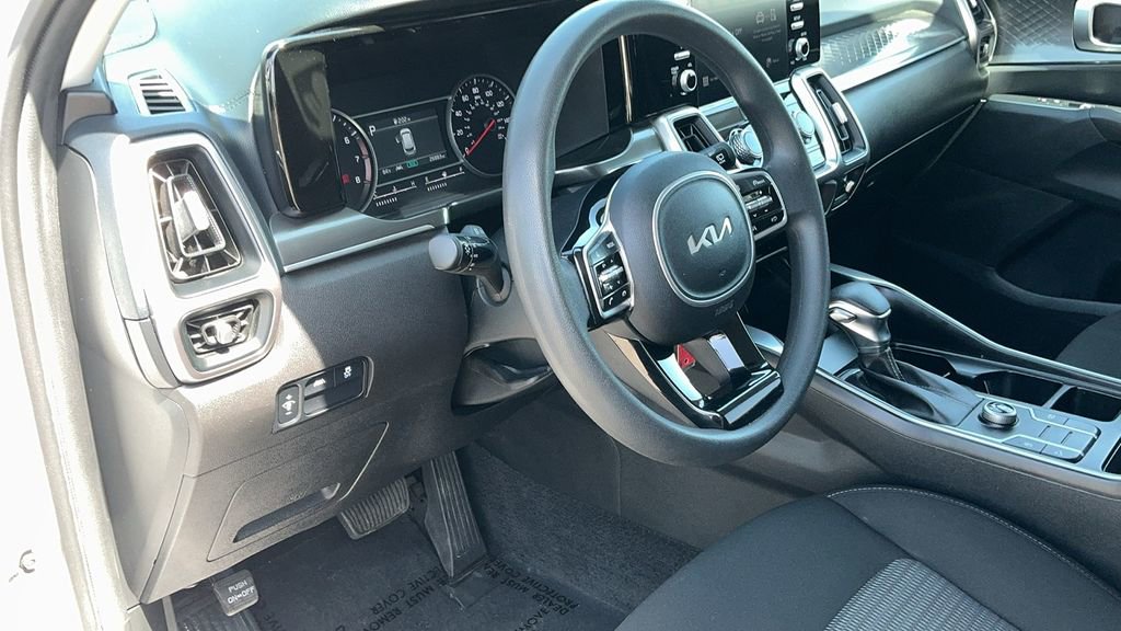 Certified 2023 Kia Sorento LX image 12