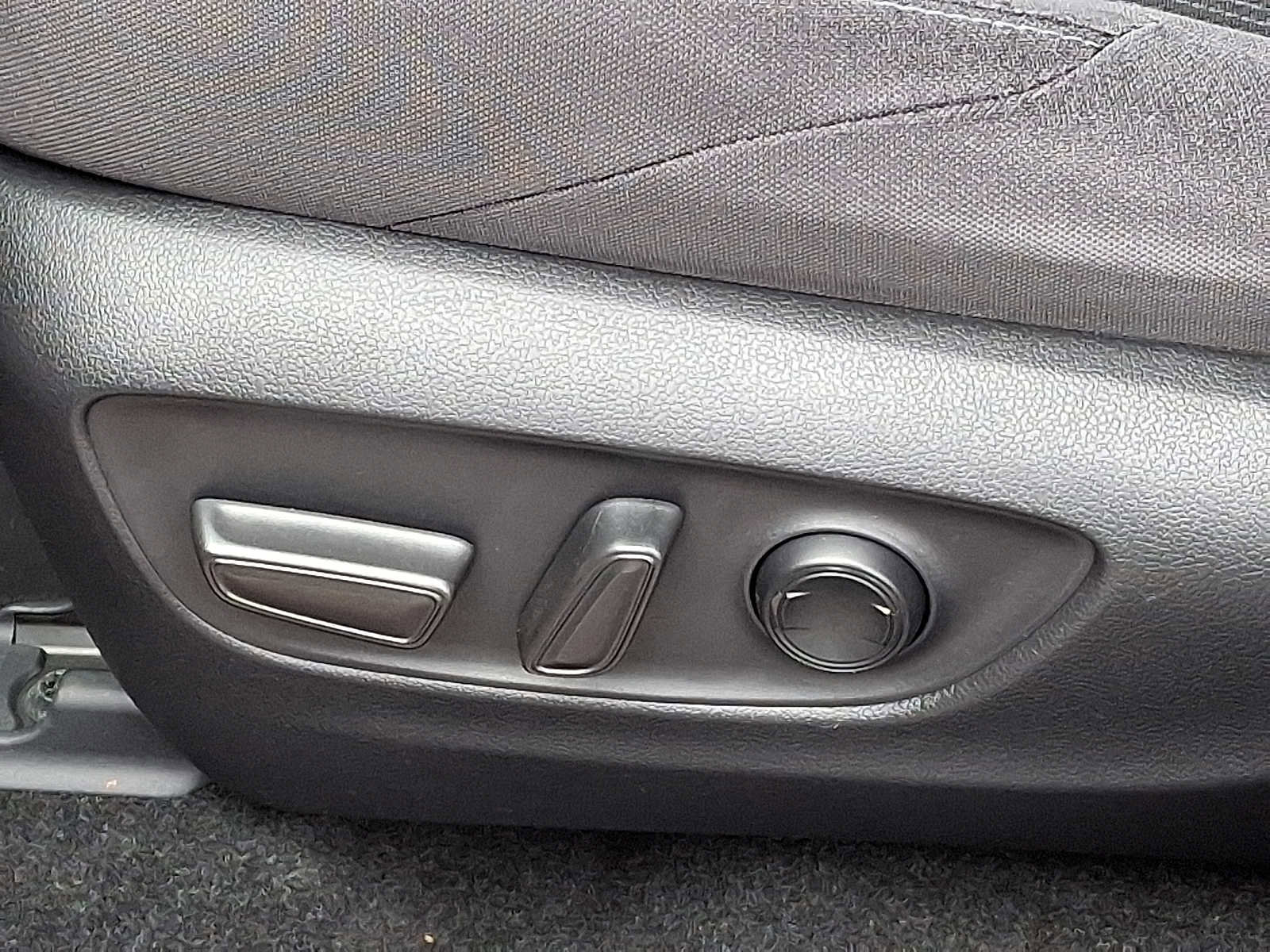 Certified 2023 Toyota Venza LE image 28