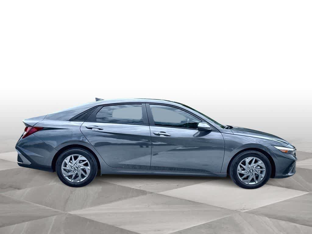 Used 2024 Hyundai Elantra SEL FWD image 9
