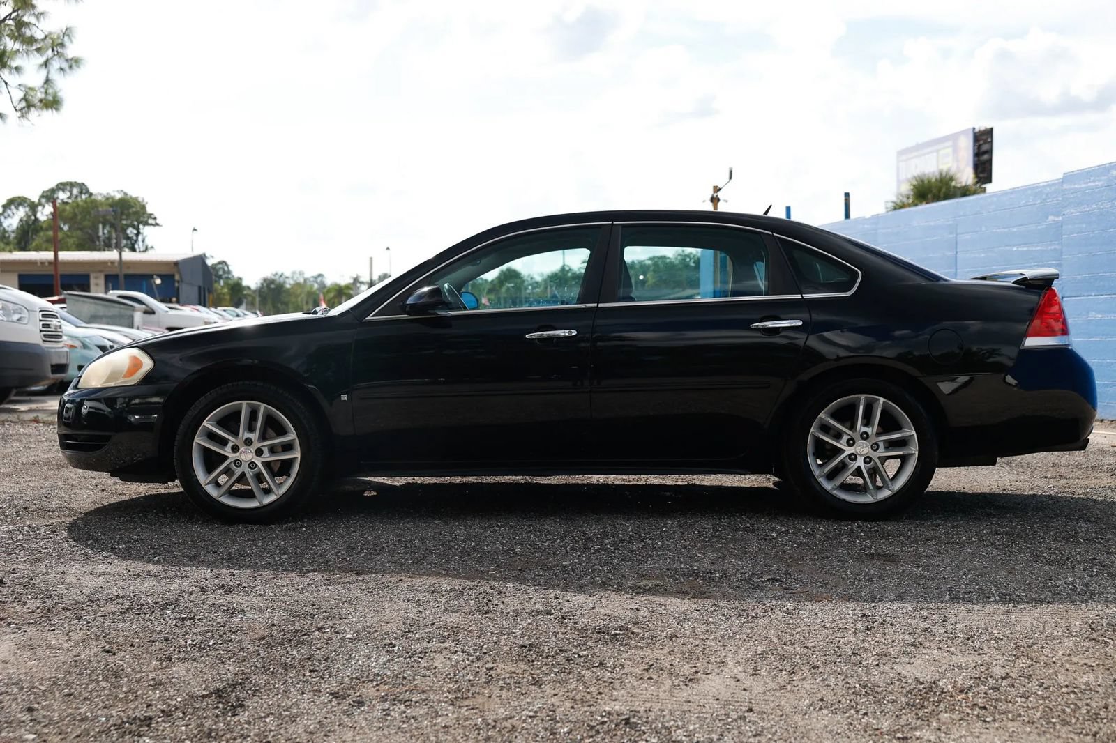 Used 2013 Chevrolet Impala LTZ FWD image 3