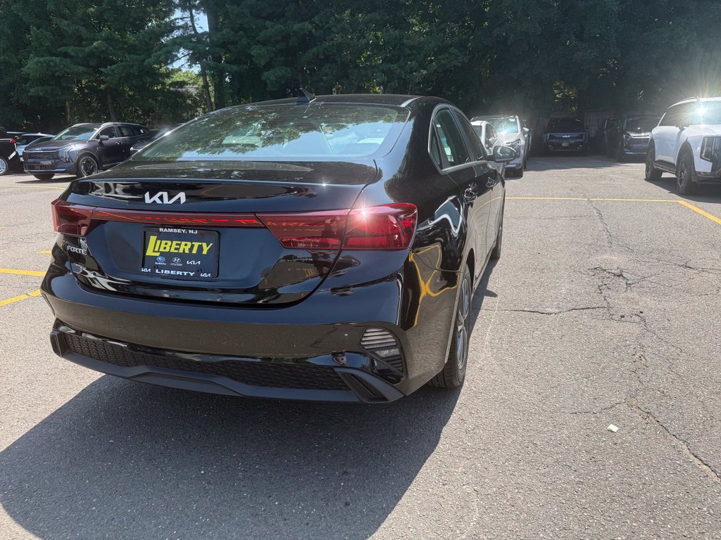 Used 2023 Kia Forte LXS FWD image 7