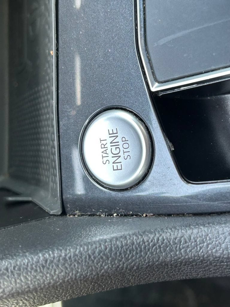 Used 2021 Volkswagen Tiguan SE R-Line FWD image 27