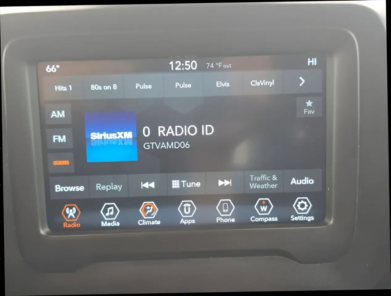 Used 2021 Jeep Renegade Latitude FWD image 28