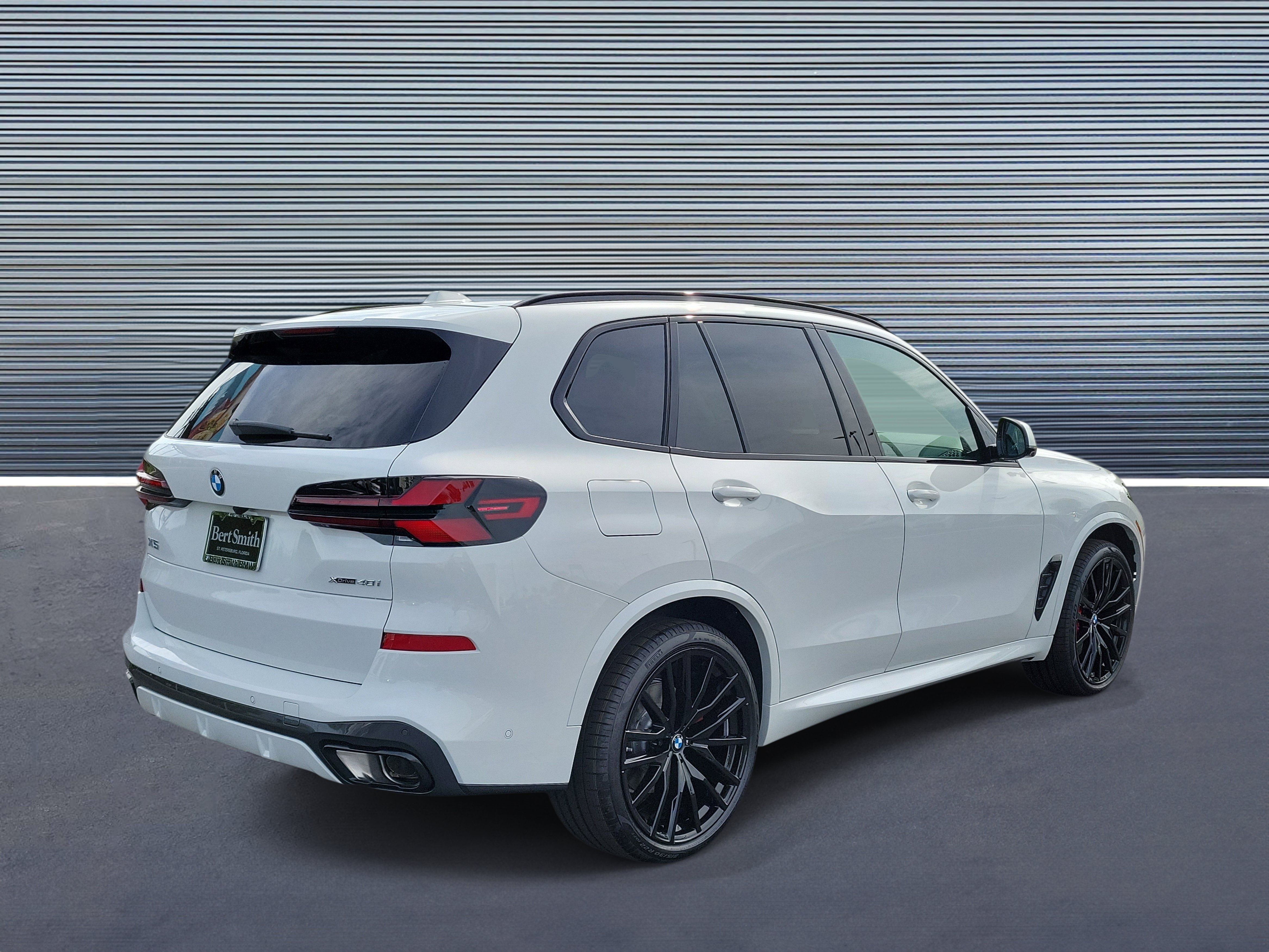 New 2026 BMW X5 xDrive40i w/ M Sport Package AWD/4WD image 3