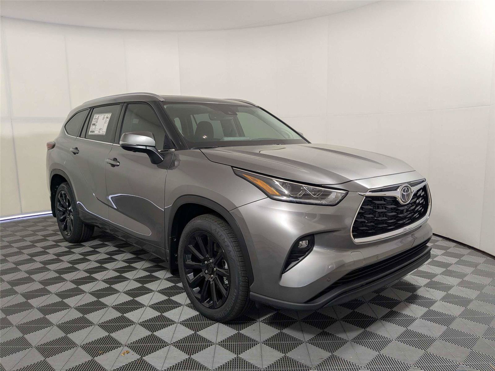 Certified 2026 Toyota Highlander Limited AWD/4WD image 3