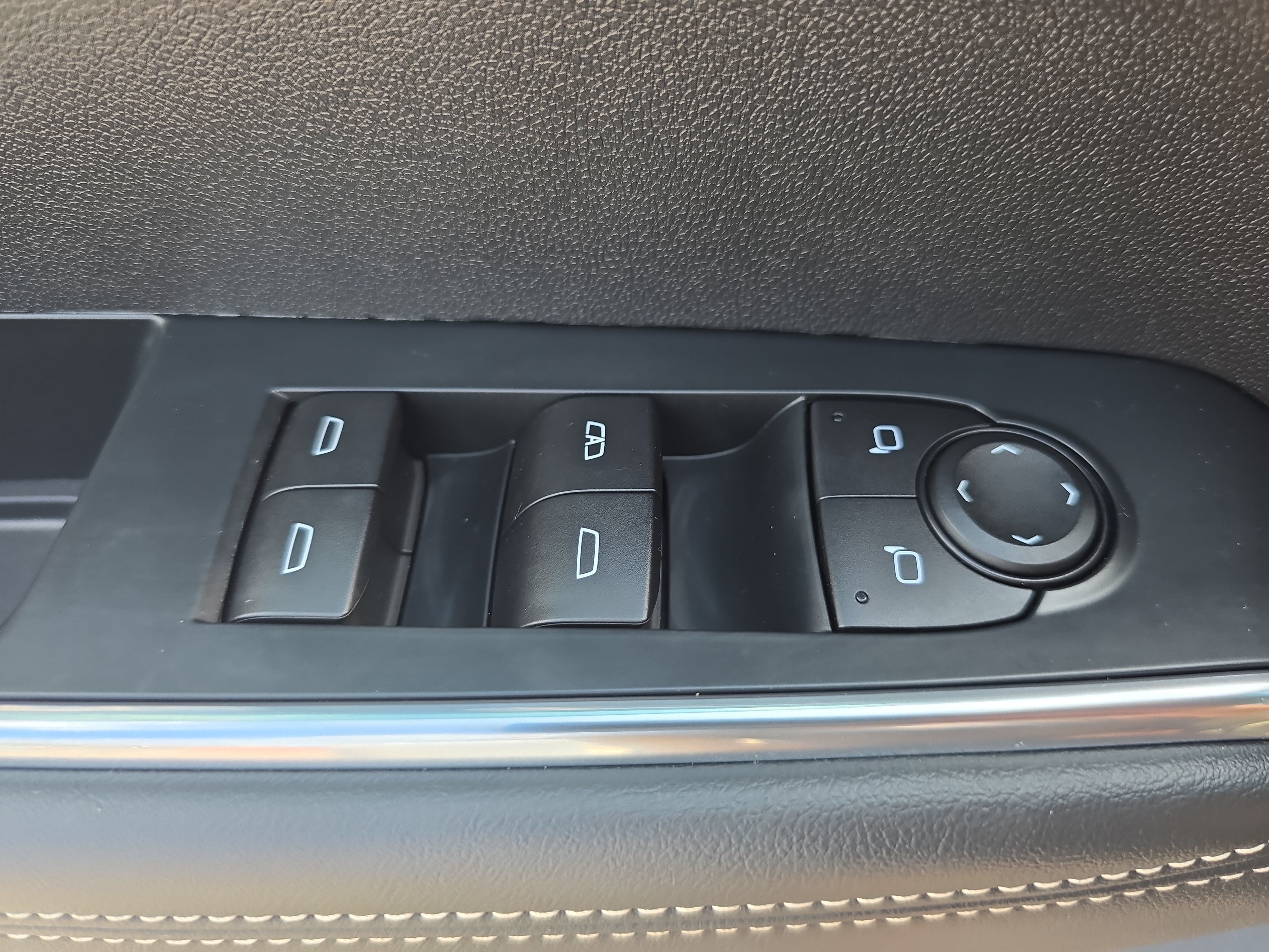 Used 2025 GMC Acadia Elevation w/ Elevation Premium Package FWD image 29
