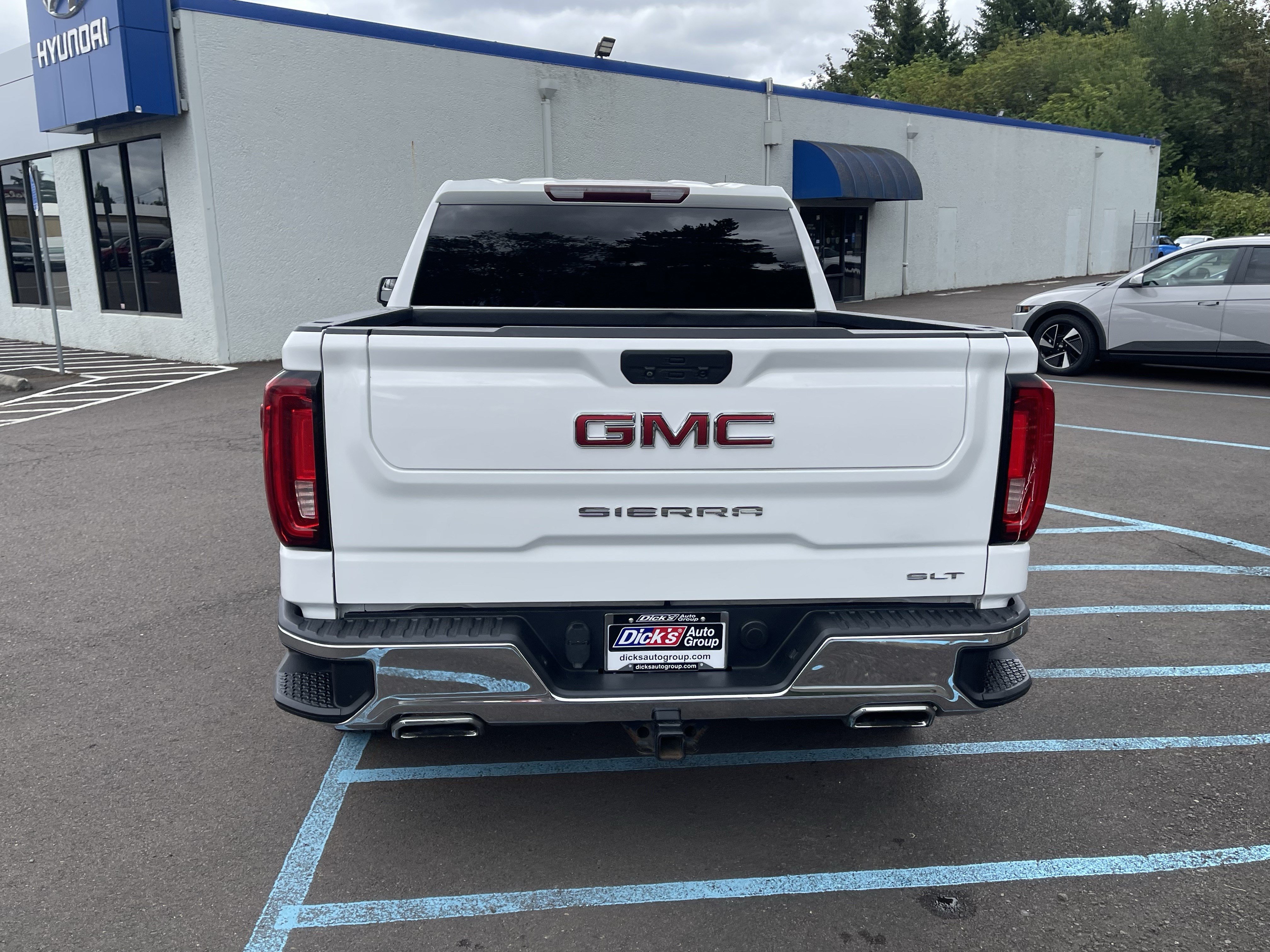 Used 2019 GMC Sierra 1500 SLT w/ X31 Off-Road Package AWD/4WD image 4