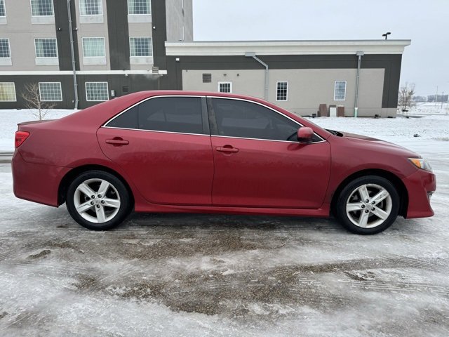 Used 2014 Toyota Camry image 11