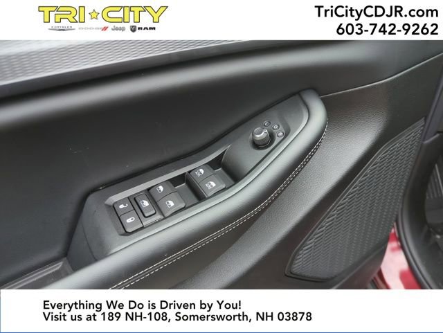 New 2025 Jeep Grand Cherokee Altitude image 11