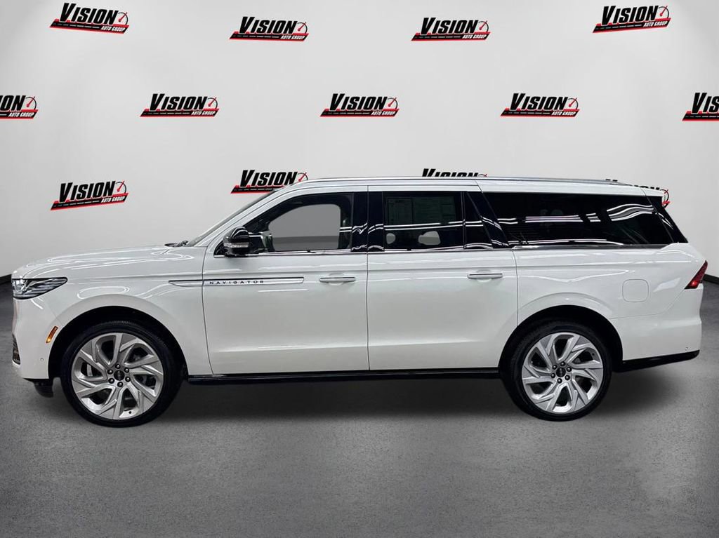 Used 2025 Lincoln Navigator L Reserve image 8