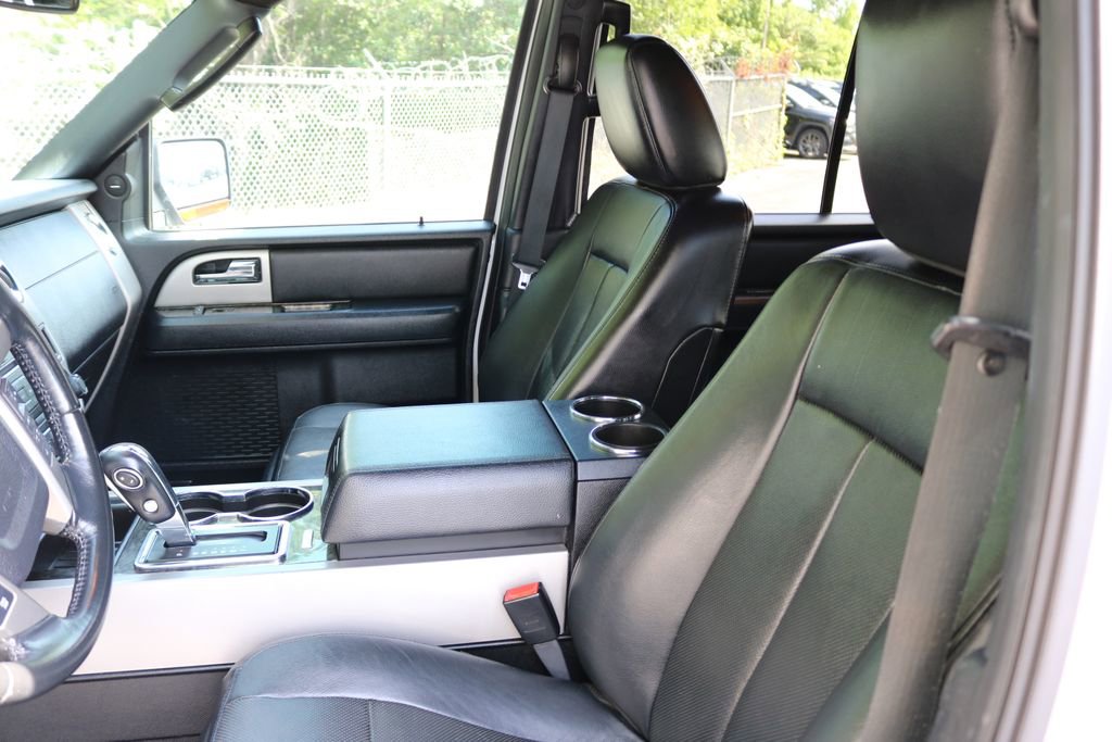 Used 2017 Ford Expedition Limited w/ Equipment Group 301A RWD image 14