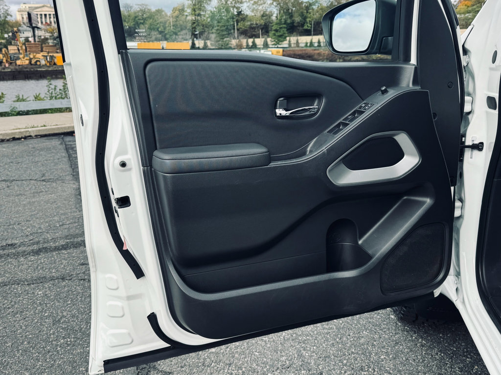 Used 2022 Nissan Frontier SV image 7