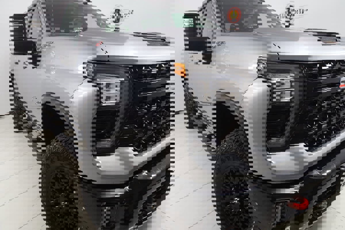 Used 2025 Chevrolet Silverado 2500 ZR2 image 18