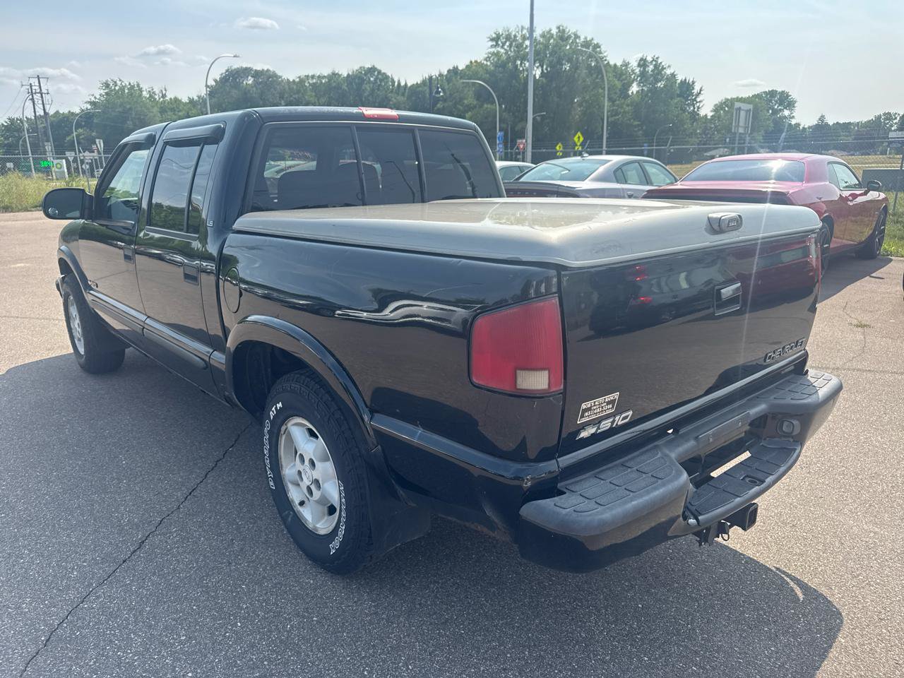 Used 2001 Chevrolet S10 Pickup LS w/ Cold-Climate Pkg AWD/4WD image 9