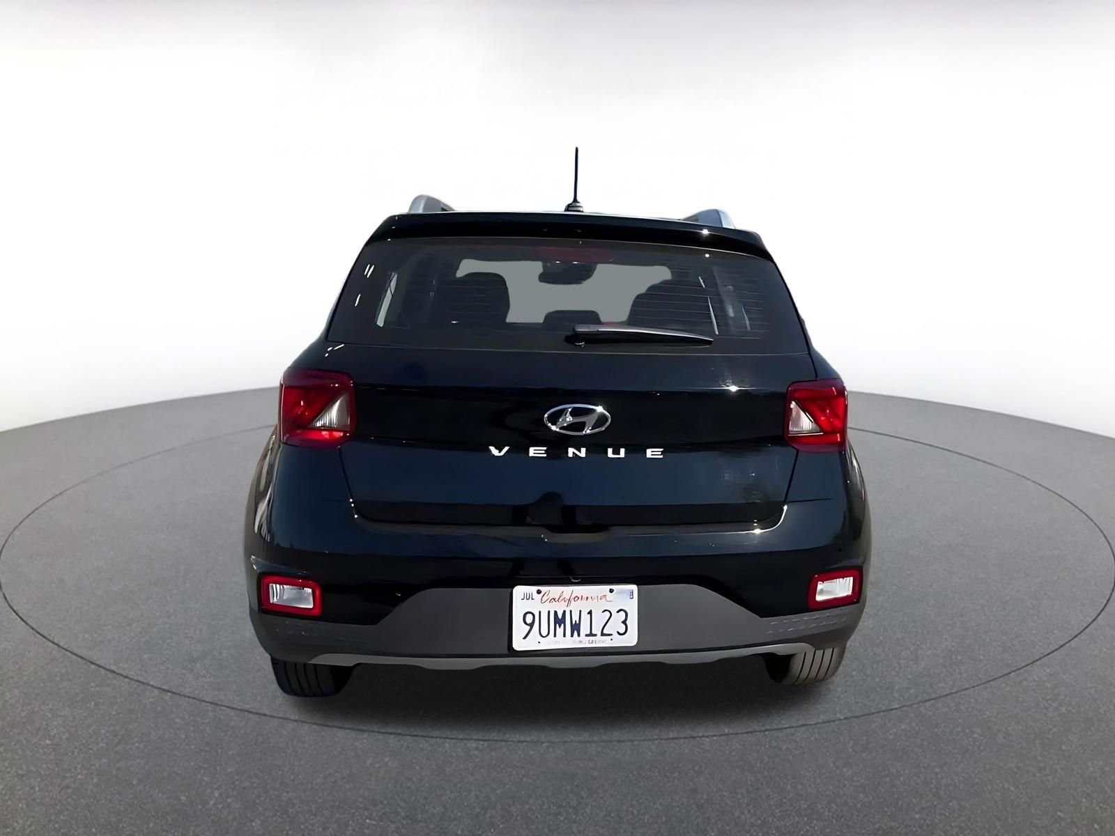 Used 2025 Hyundai Venue SEL FWD image 12