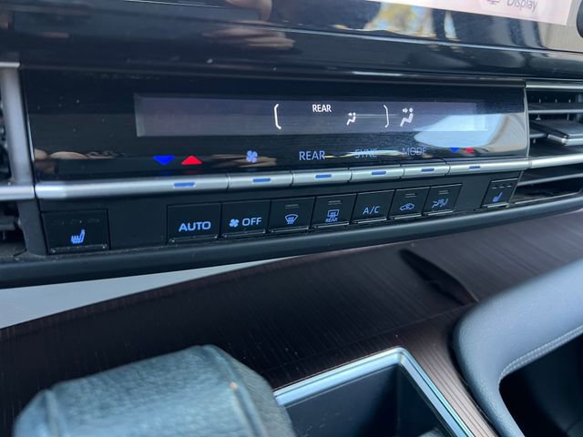 Used 2021 Toyota Sienna XLE image 24