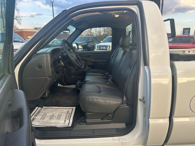 Used 2006 GMC Sierra 2500 W/T w/ Heavy-Duty Power Package image 12