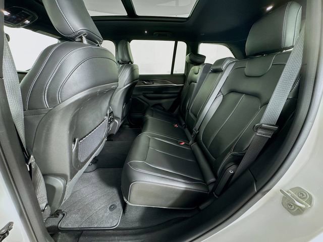 Used 2024 Jeep Grand Cherokee Limited w/ Black Appearance Package image 30