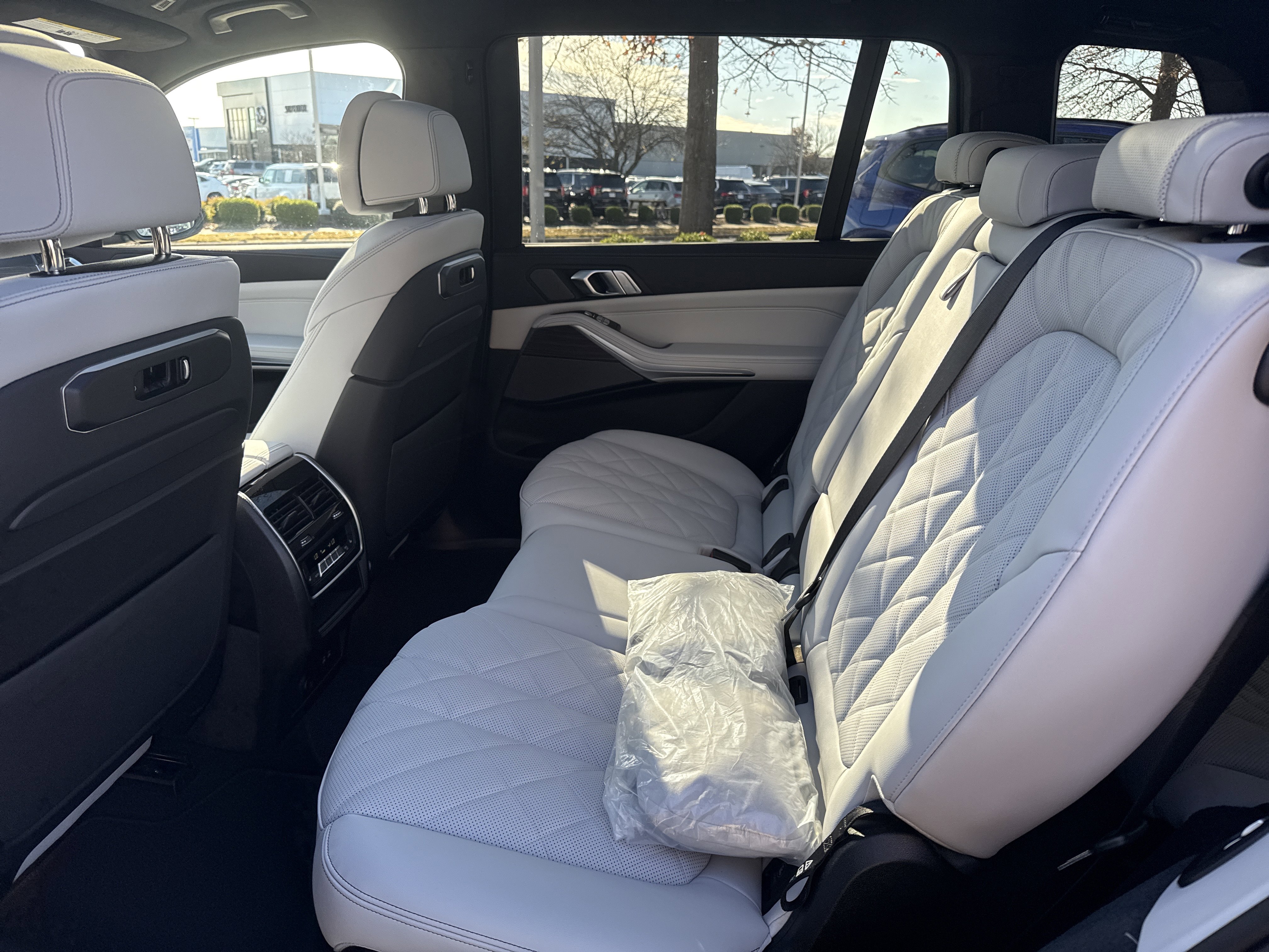 New 2026 BMW X7 xDrive40i w/ Premium Package image 11