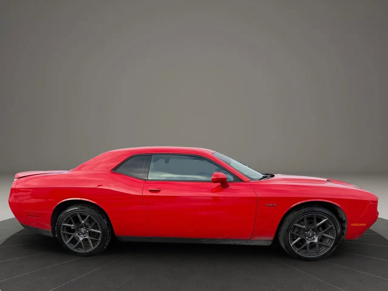 Used 2018 Dodge Challenger R/T RWD image 4