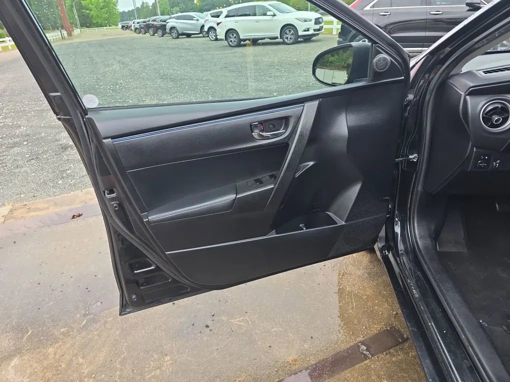 Used 2019 Toyota Corolla SE FWD image 32