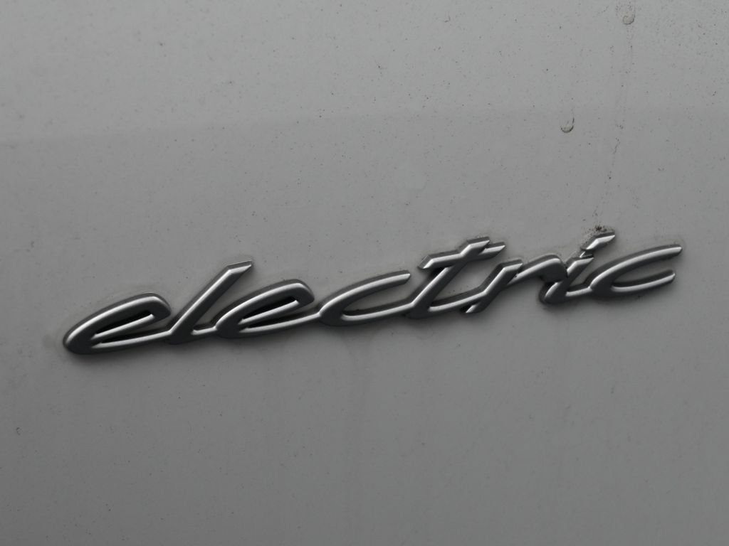 Certified 2025 Porsche Macan 4S Electric AWD/4WD image 10