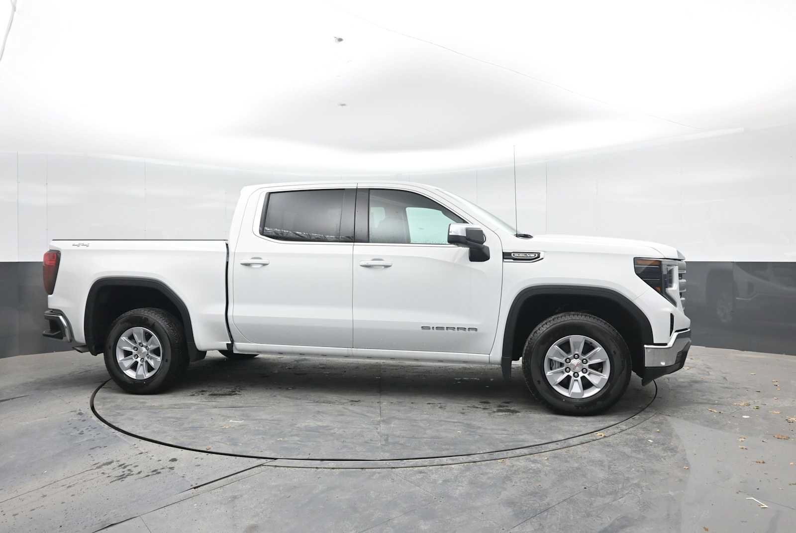 New 2026 GMC Sierra 1500 SLE w/ Preferred Package AWD/4WD image 8