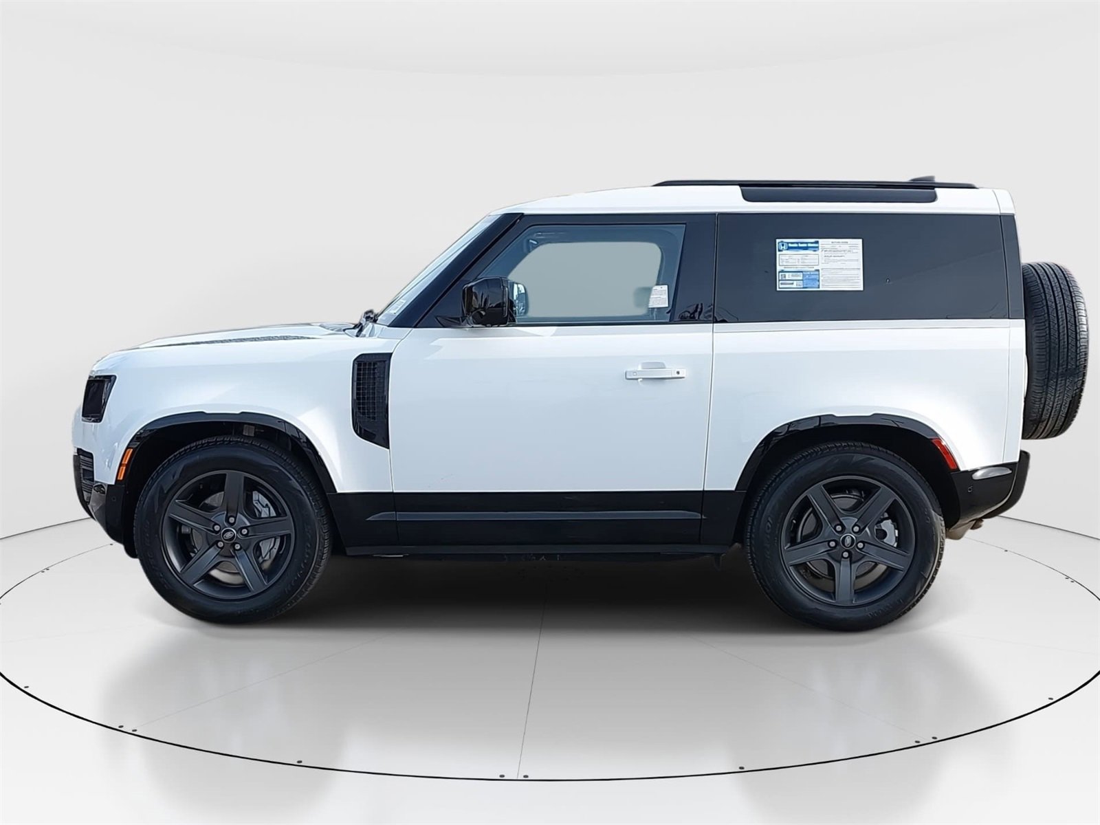 Used 2024 Land Rover Defender 90 X-Dynamic SE image 8