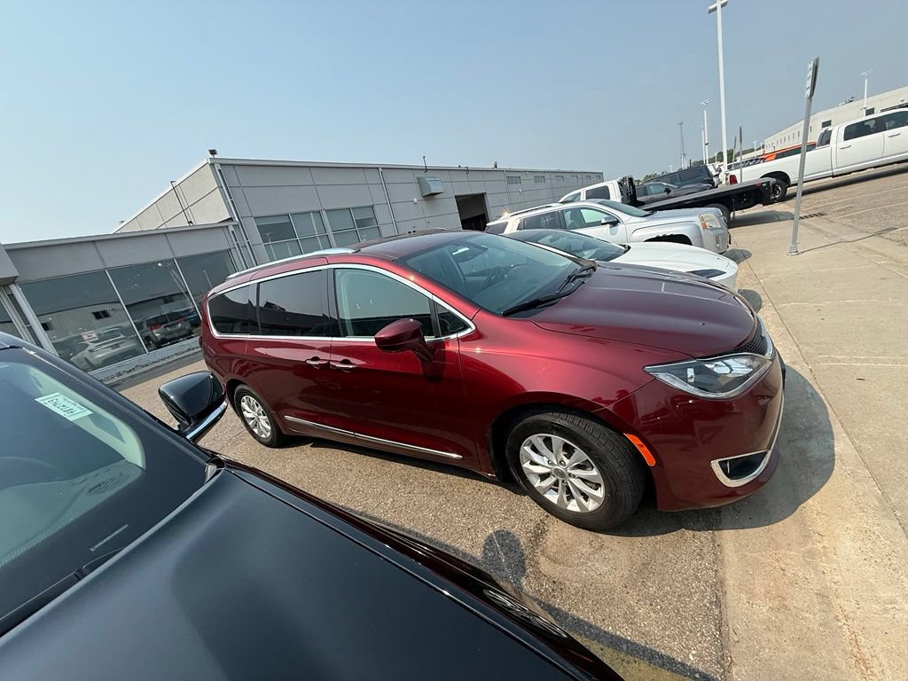 Certified 2019 Chrysler Pacifica Touring-L FWD image 4